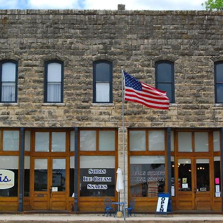 Upstairs Inn Hico Exterior foto